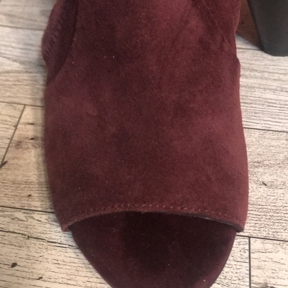 VINCE CAMUTO plum suede heels - Picture 2 of 5